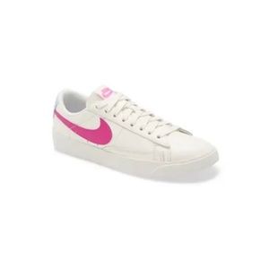 Nike Blazer Low SE Sneaker - Sz. 9.5 Women